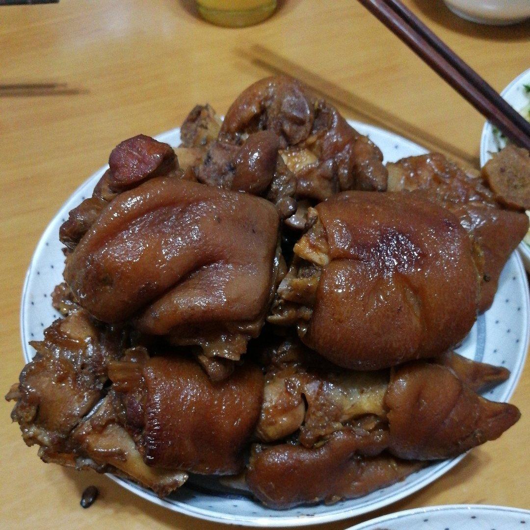美味的家常菜：红烧猪蹄