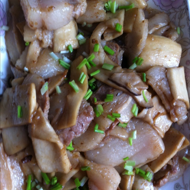 五花肉爆炒杏鲍菇