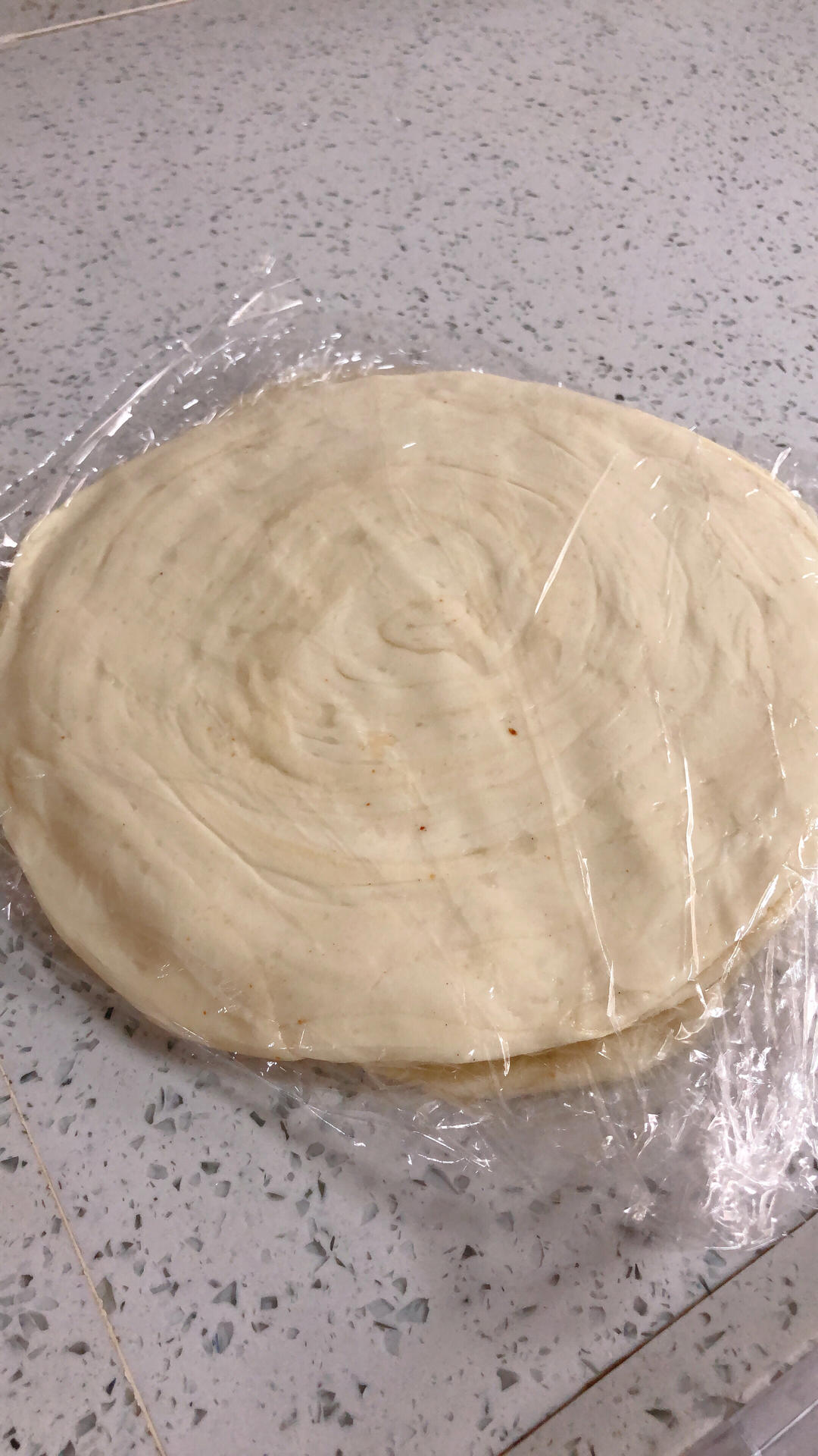 手抓饼这样做 外酥里软层次分明 凉了也不硬 附细节视频详解