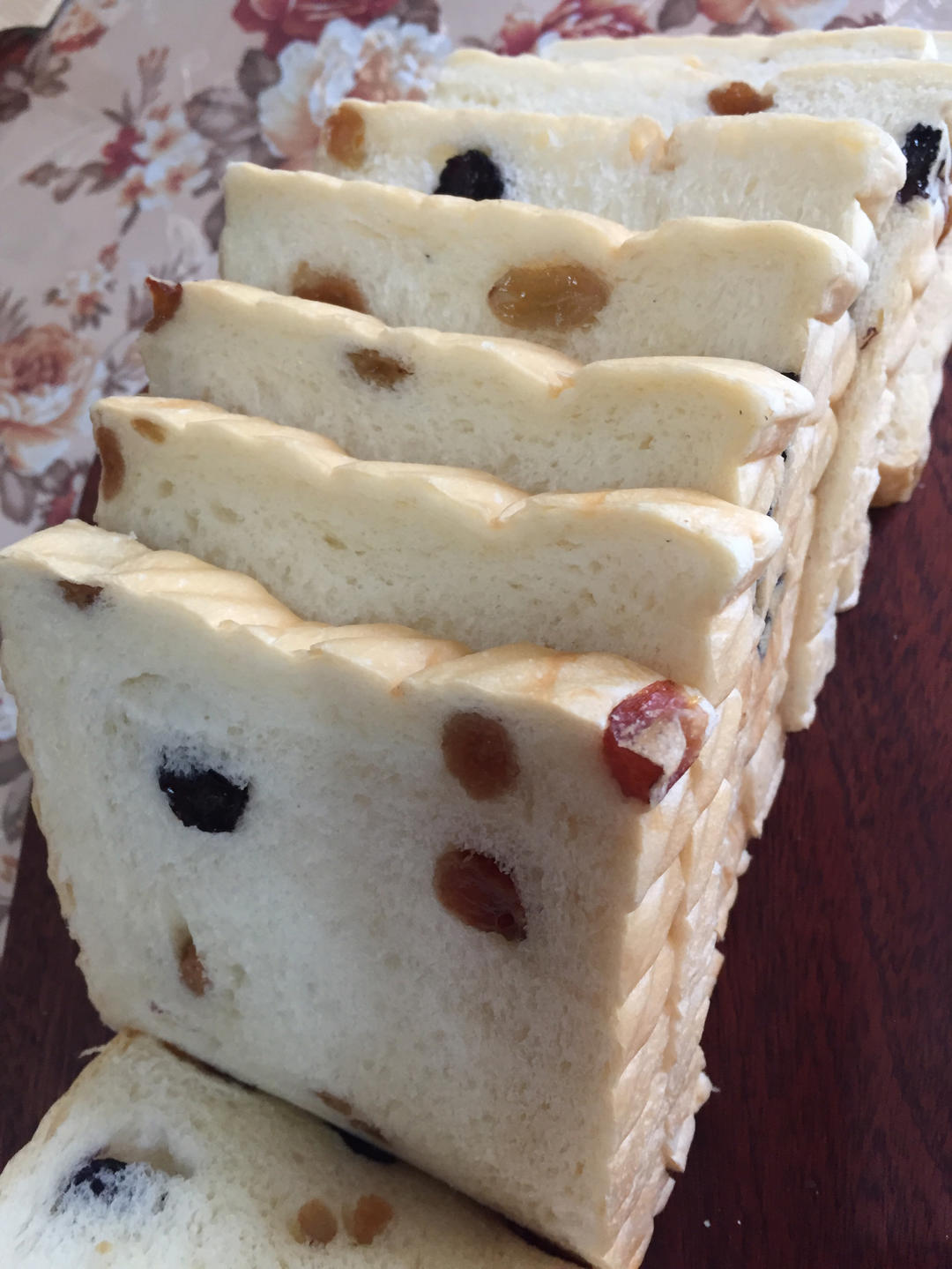 我最近每天做一个的葡萄干吐司，真的超松软好吃！