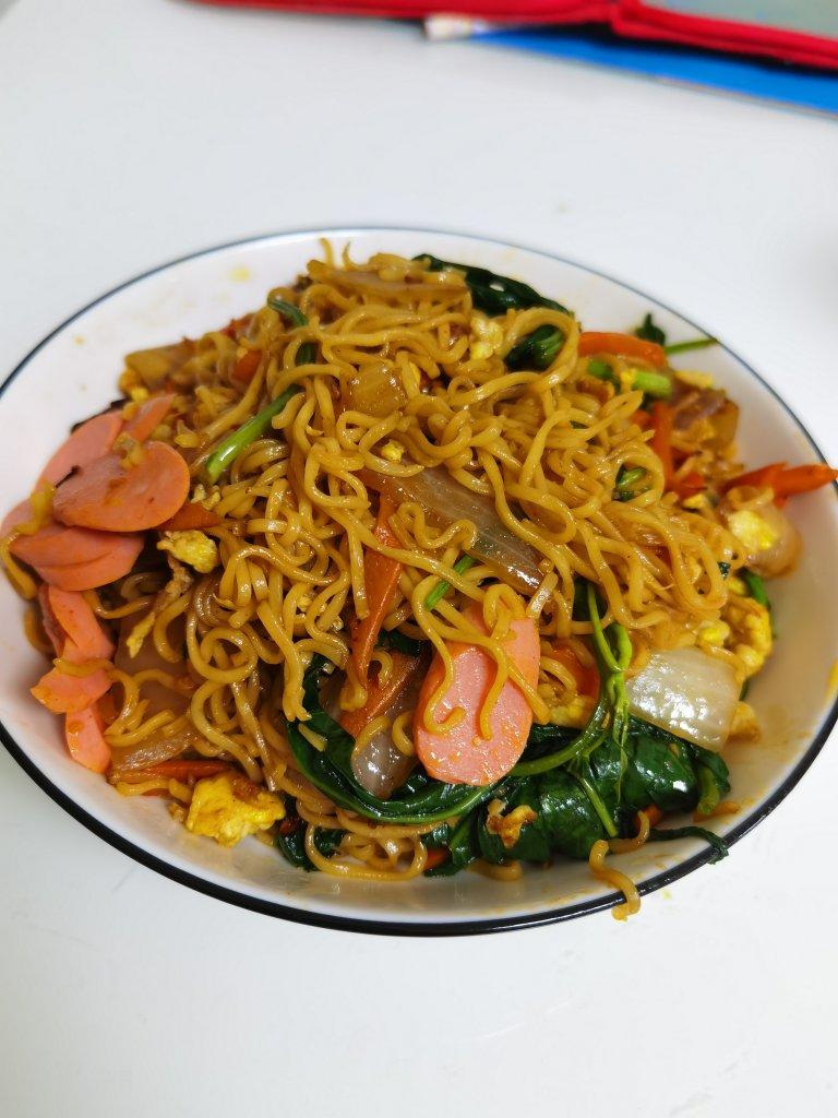 路边摊风味炒方便面