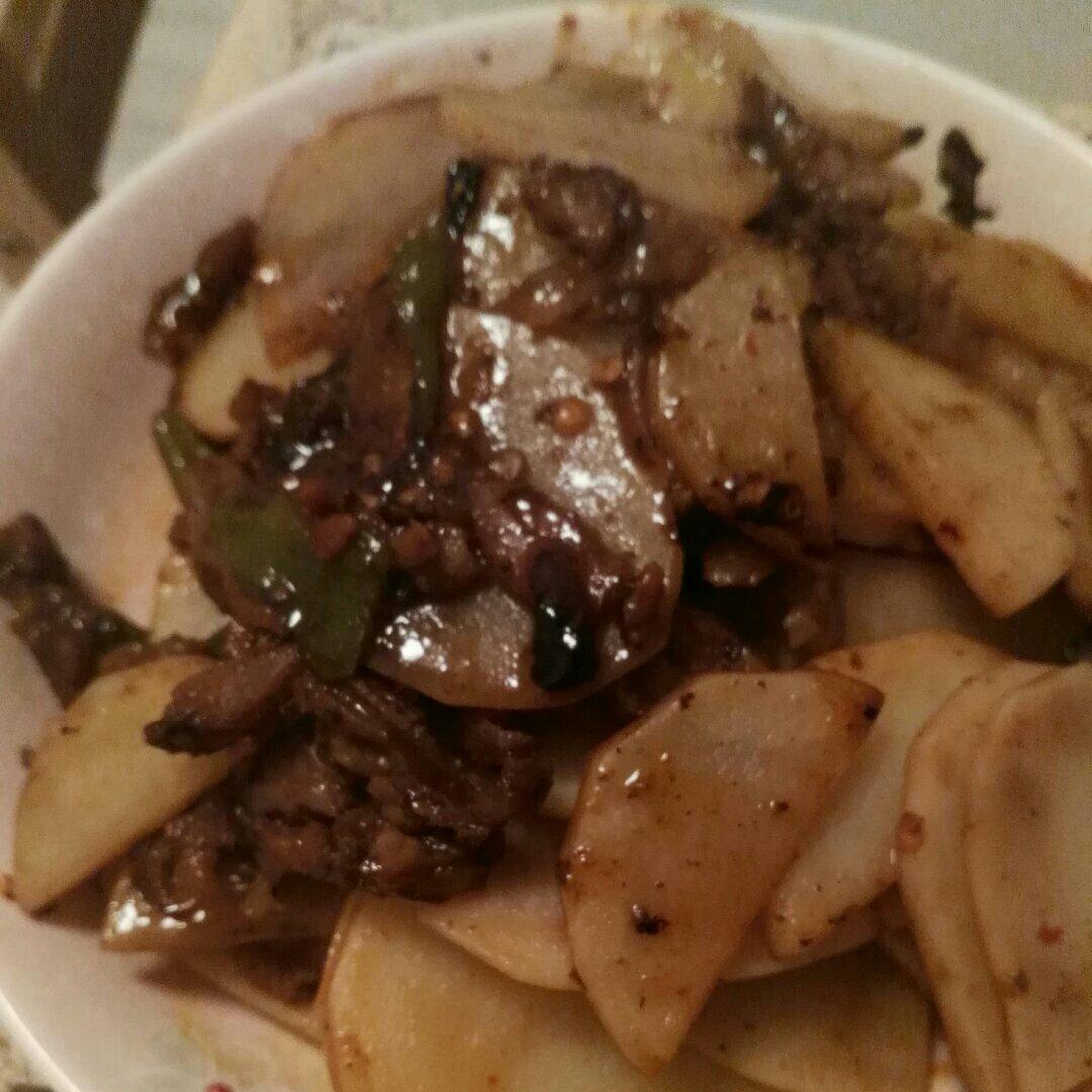土豆片炒香肠