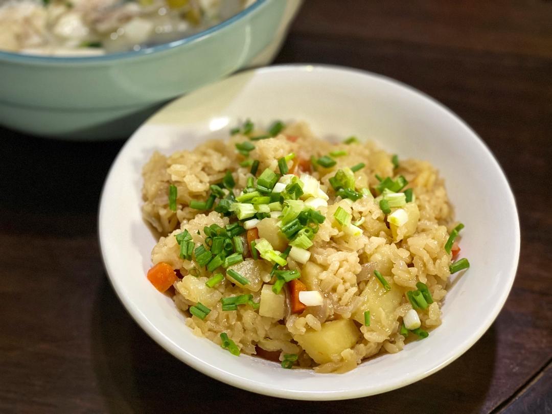 土豆焖饭（电饭锅版）