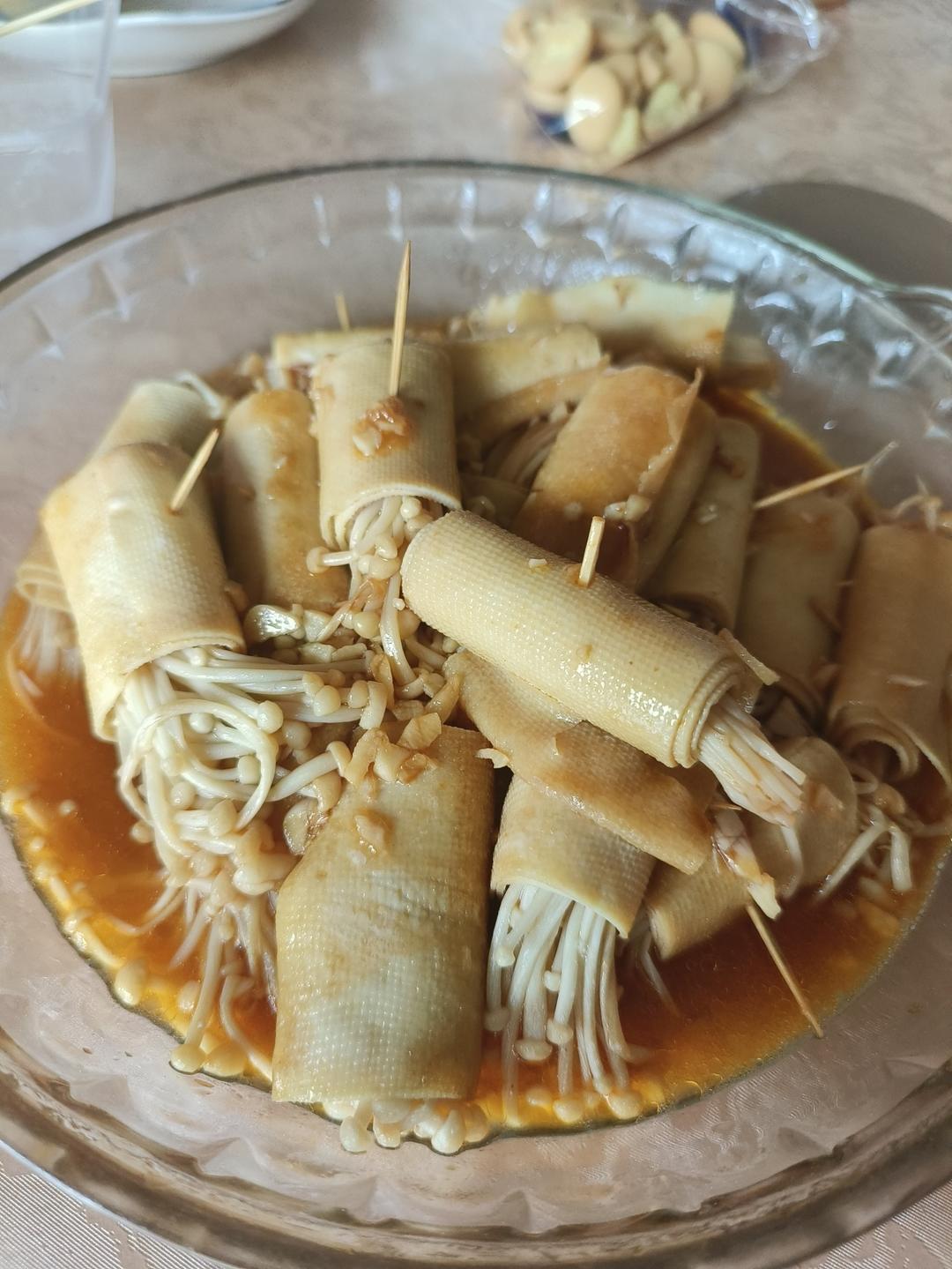 金针菇豆皮卷