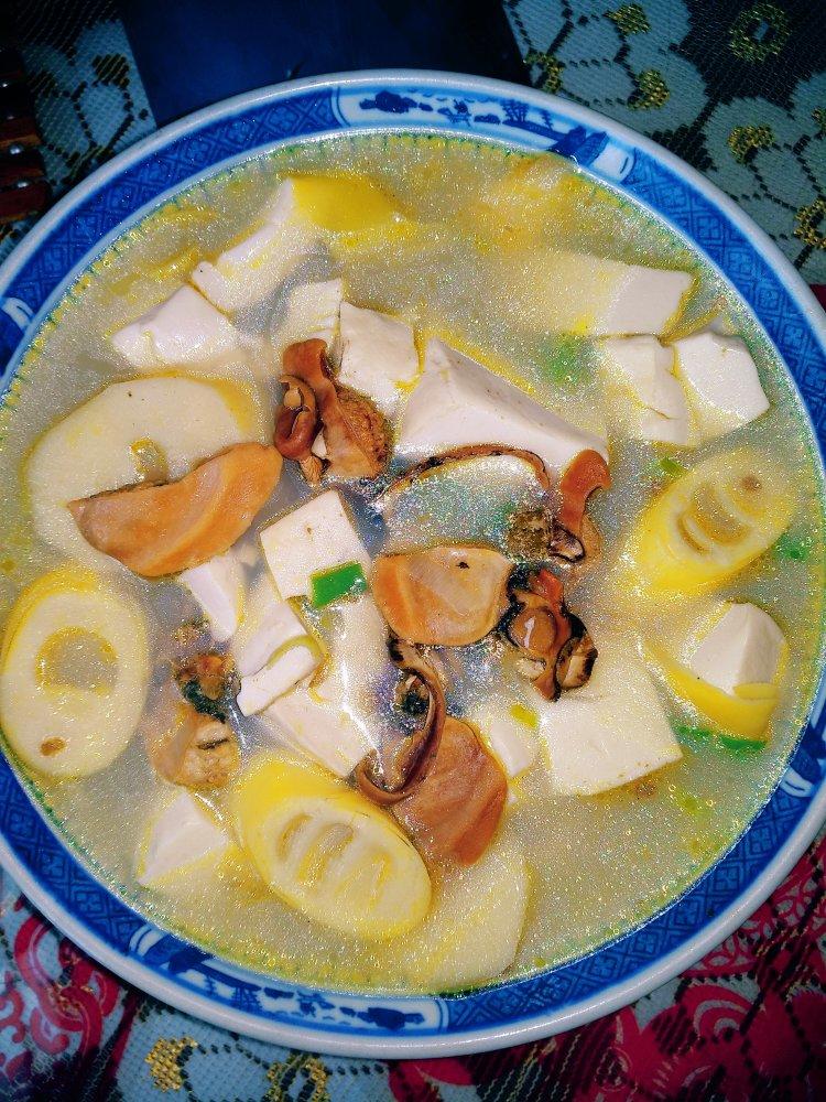 水红花子做的河蚌豆腐汤