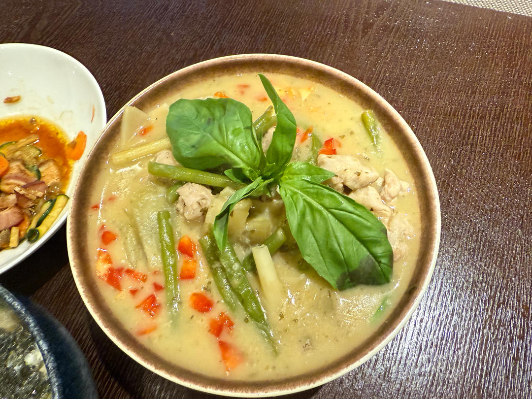 泰式绿咖喱鸡肉 Gaeng Keow Wann แกงเขียวหวานไก่