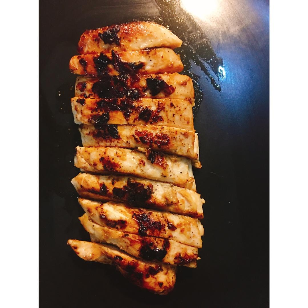 酷炫屌炸天好吃的煎鸡胸肉（香蒜蜂蜜煎鸡胸肉）