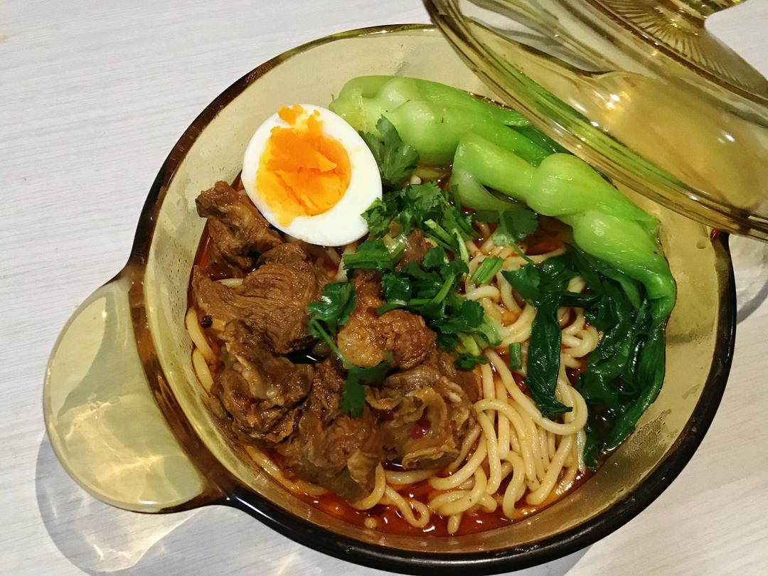 牛腩三吃之第一顿——红烧牛肉面