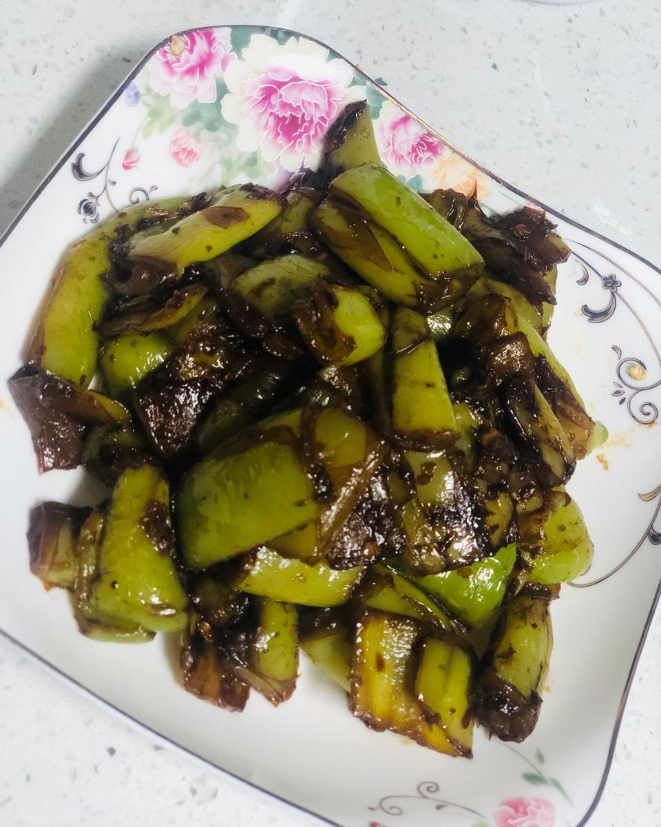 下饭神器--油焖尖椒（油不蹦手版）