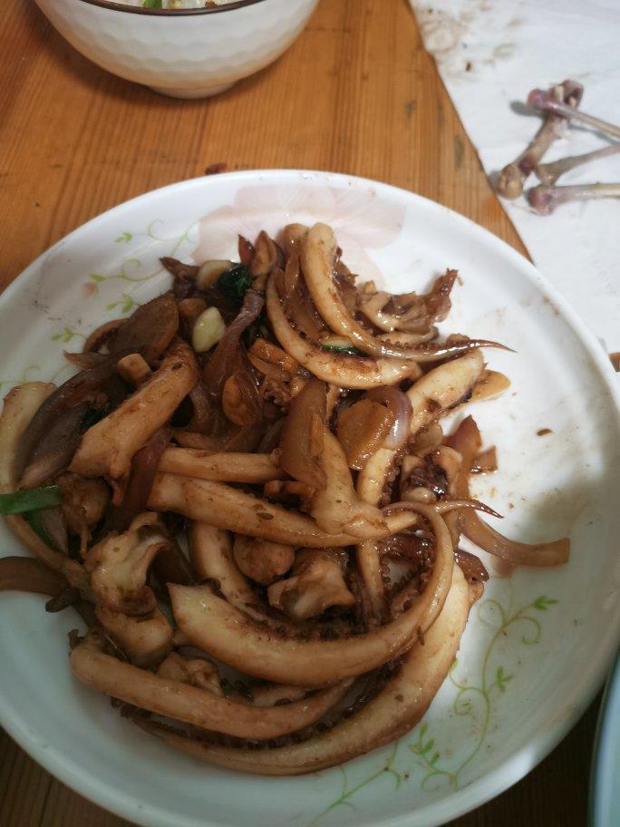 超下饭的孜然鱿鱼须，香辣爽嫩，比烧烤还好吃