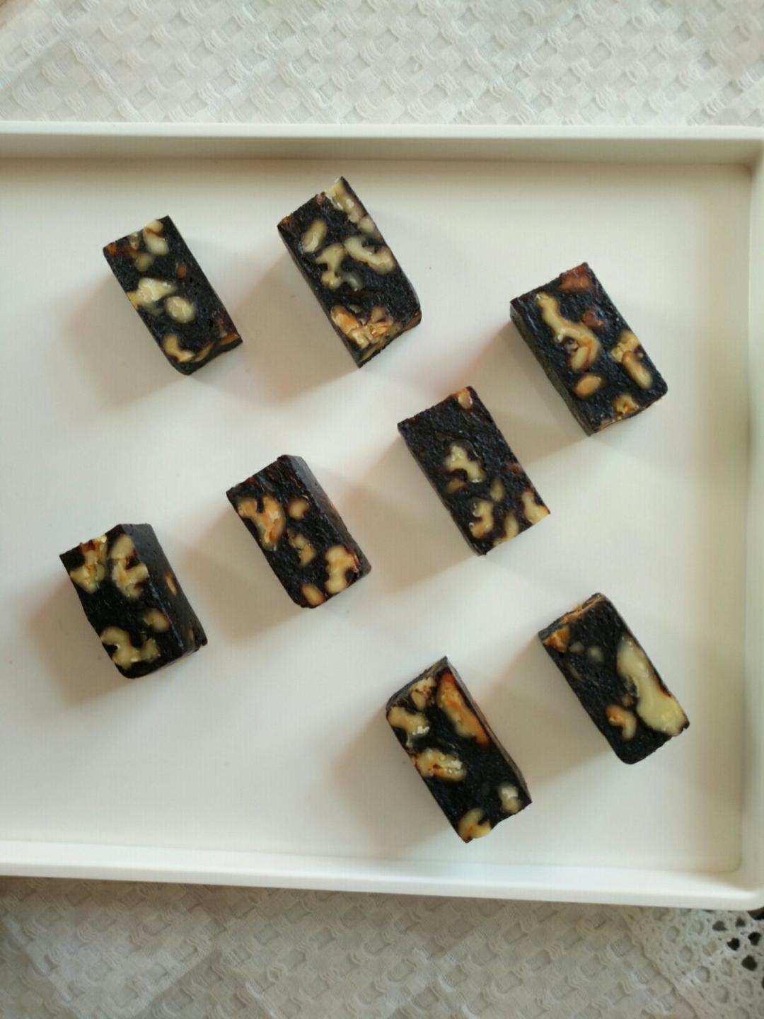 红枣黑米核桃糕