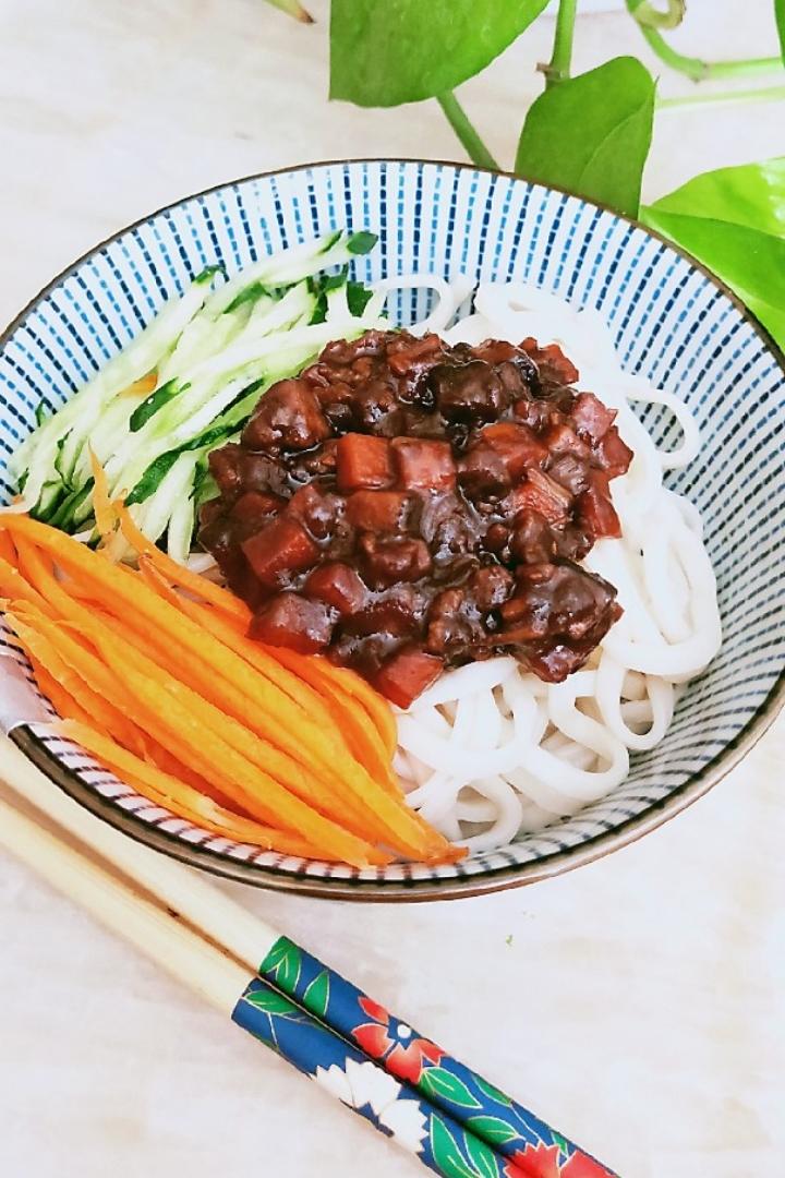 家庭简单杂酱面拌面