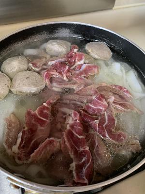 牛肉牛肉丸粿条汤的做法 步骤4