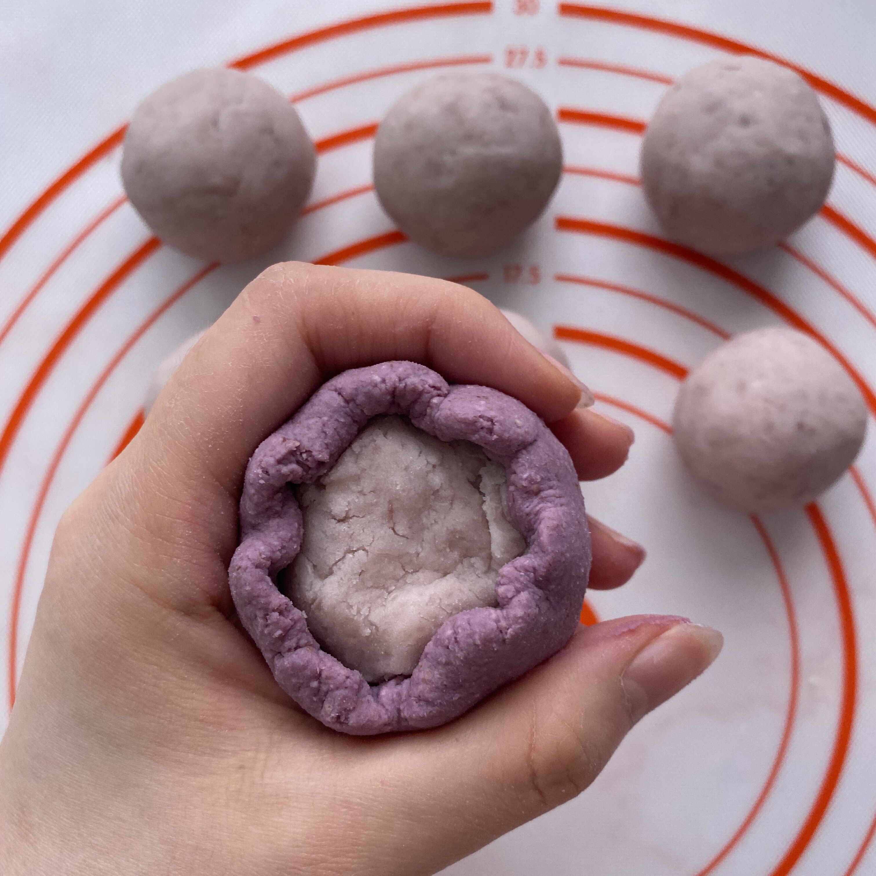 吃不胖的紫薯芋泥肉松月饼（无需烤箱）的做法 步骤8