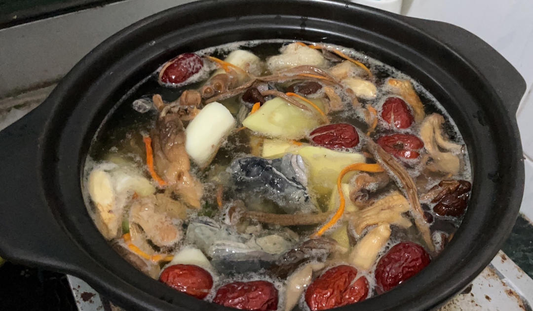 超烂！砂锅（什么锅都行😁）炖鸡，老少喝鸡汤