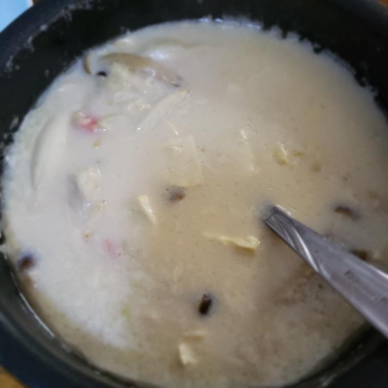 鲜菇豆腐汤的做法