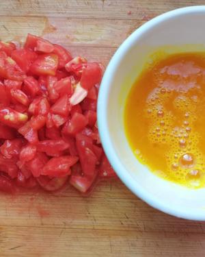 番茄鸡蛋盖浇饭的做法 步骤1