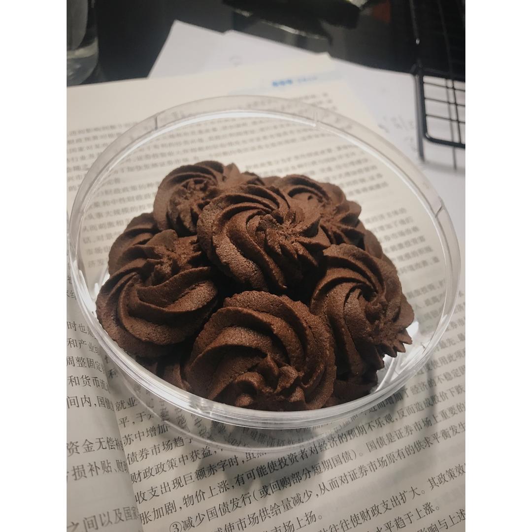 挤花毫无压力的巧克力曲奇