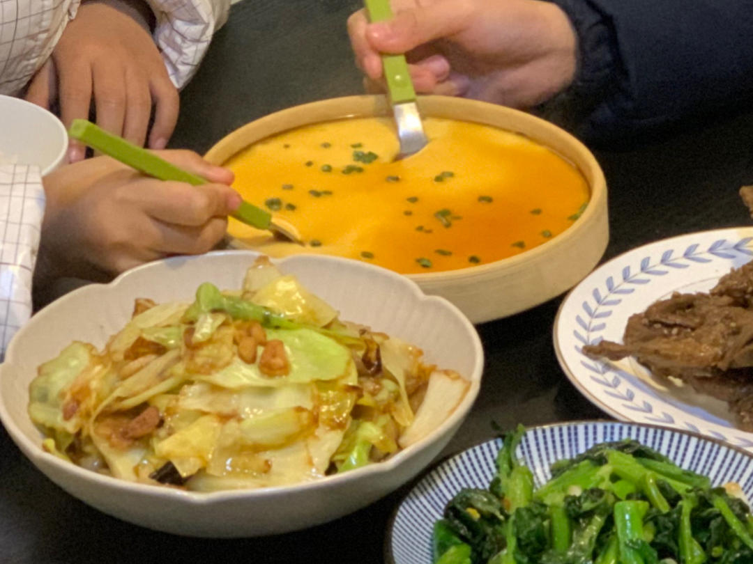 厨师长教你：“鲜虾蒸蛋”的做法，家庭必备硬核小技巧，先收藏了