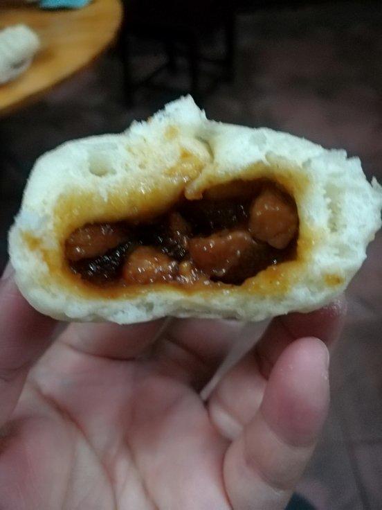 云朵般松软爆浆蜜汁叉烧包