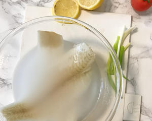 【山姆厨房】蒜香柠檬鲽鱼片的做法 步骤2