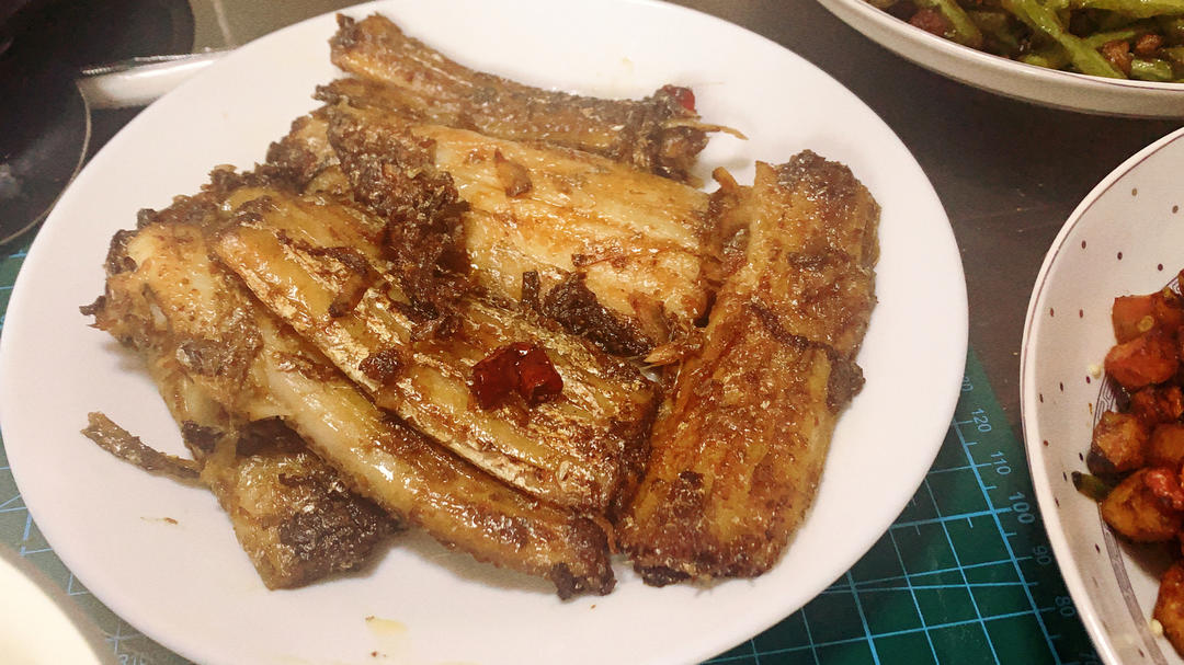 香煎带鱼（不裹粉不易烂的技巧）