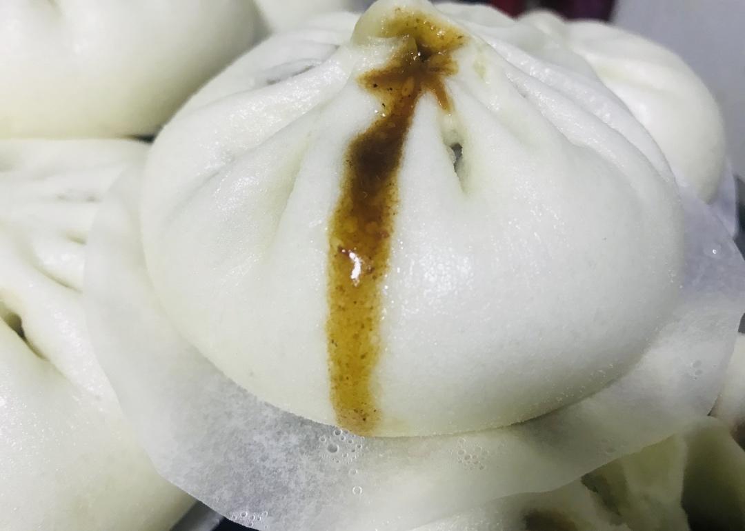 云朵般松软爆浆蜜汁叉烧包