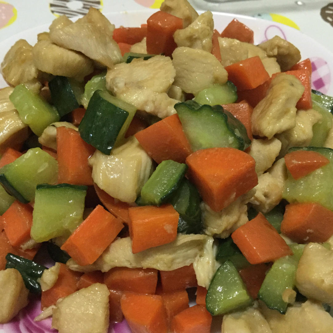 胡萝卜黄瓜鸡胸肉
