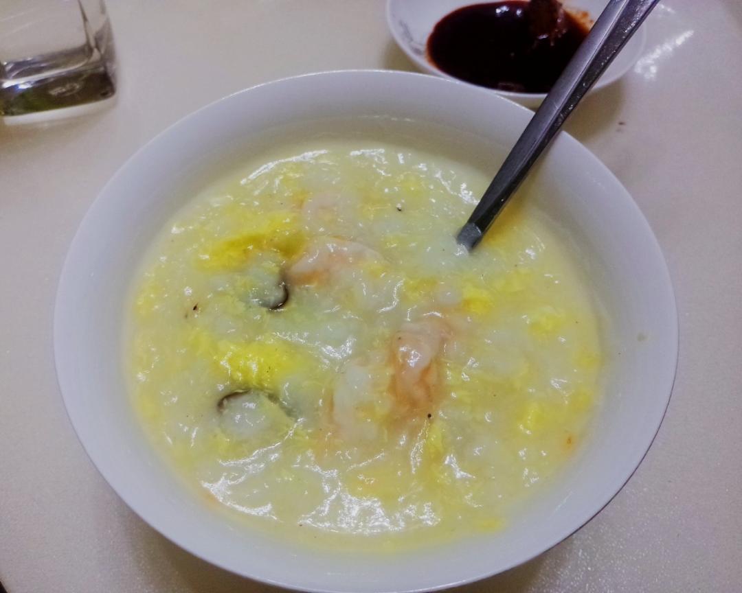 简易乱炖生滚粥(海鲜粥为例)