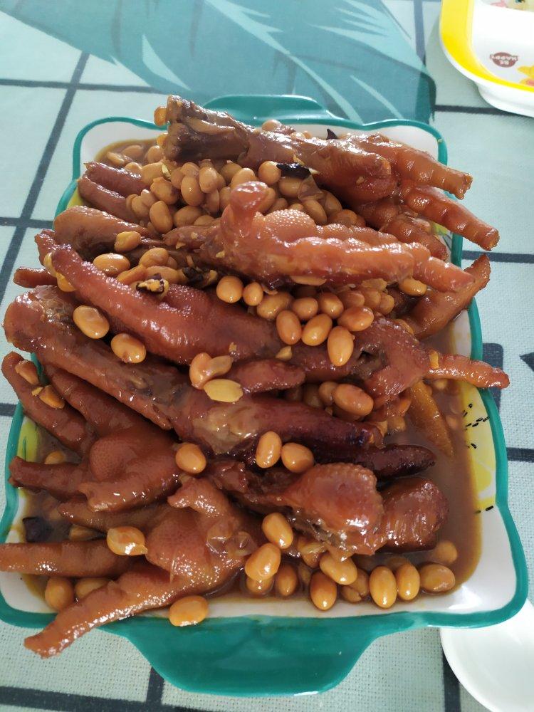 入口即化的黄豆焖鸡爪