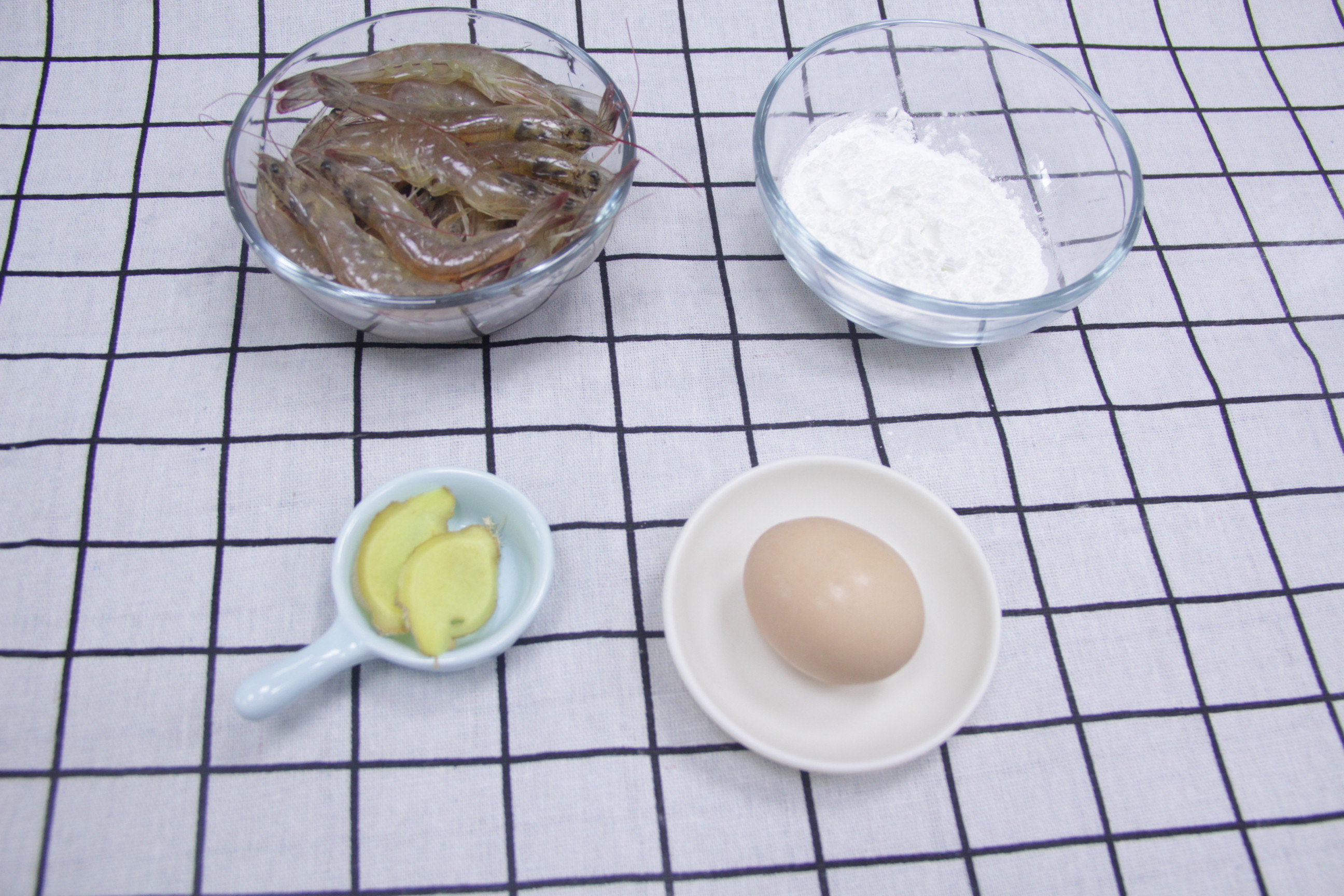 补钙餐-宝宝版虾滑的做法 步骤1