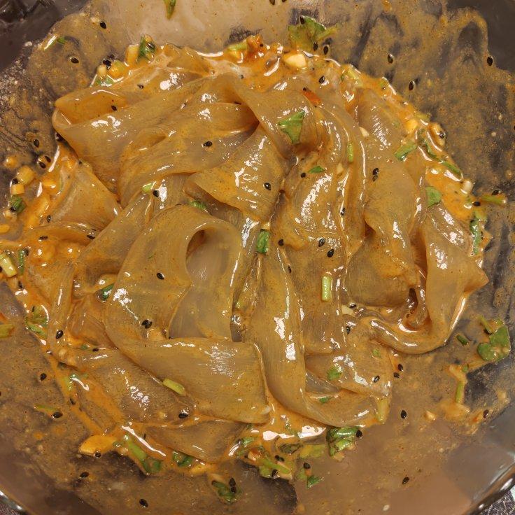 麻酱流汁宽粉