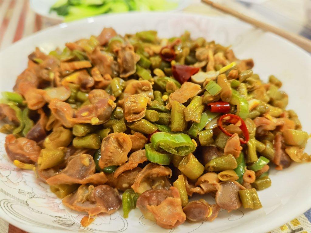 湘菜经典酸辣鸡杂，给你个吃两碗米饭不脸红的理由