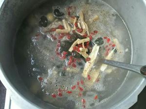 田螺鸡煲汤的做法 步骤4