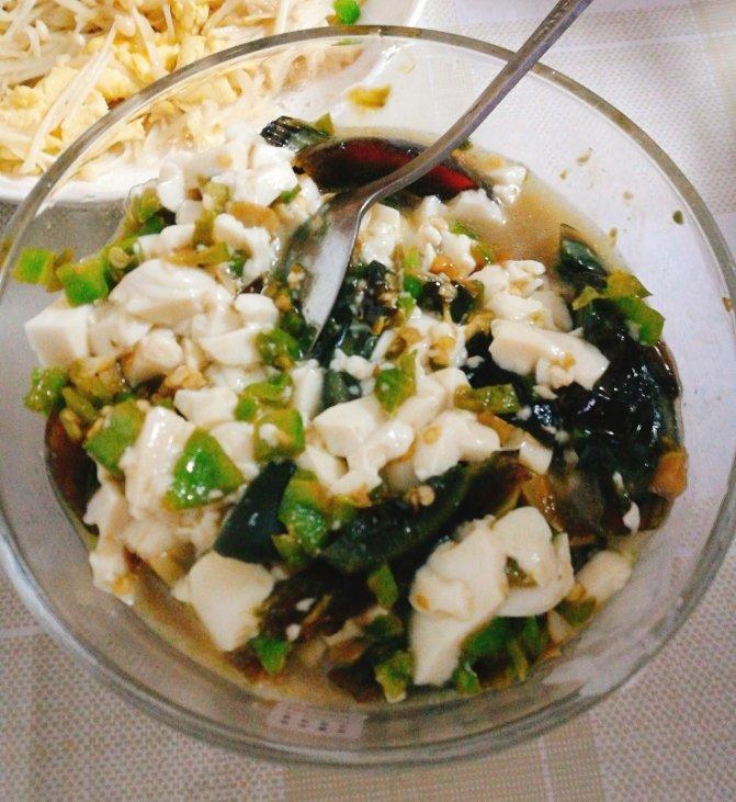 皮蛋拌豆腐