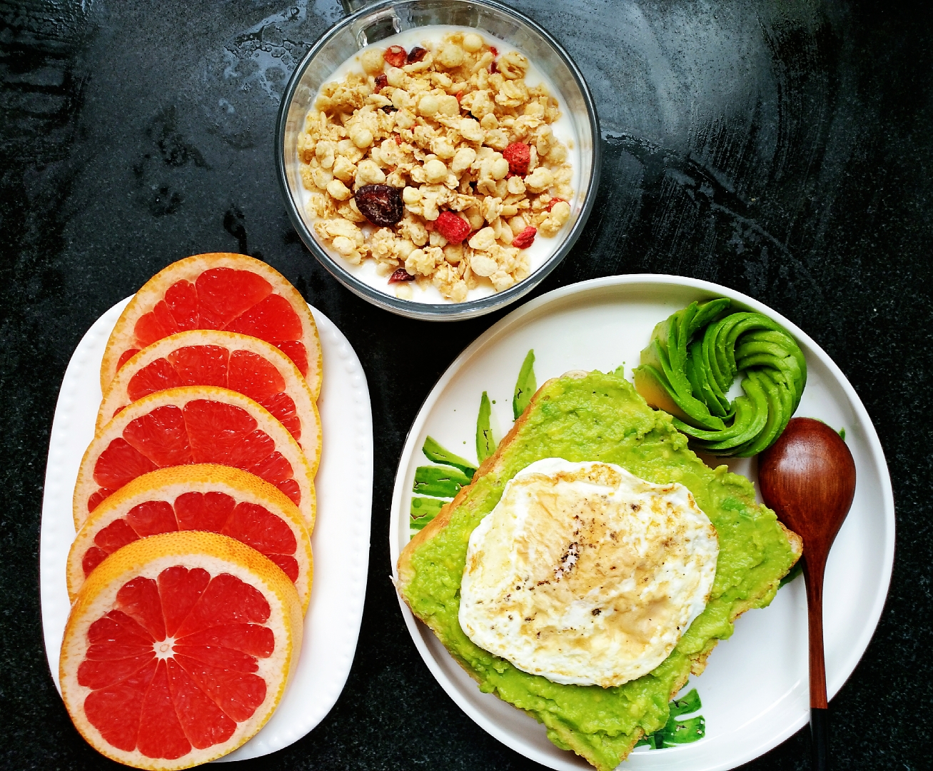 健身低脂快手早餐：牛油果吐司的做法