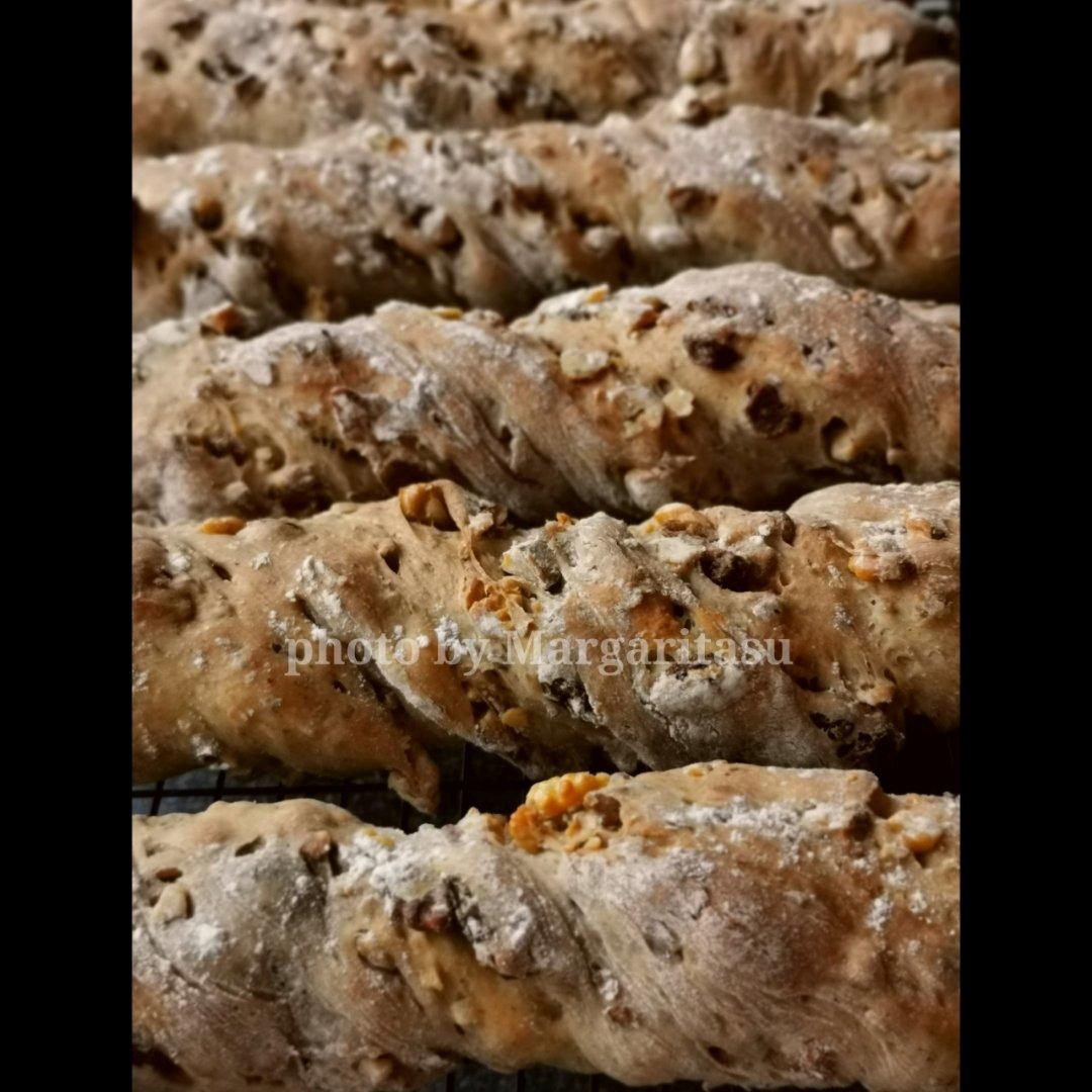 红酒葡萄干面包棒