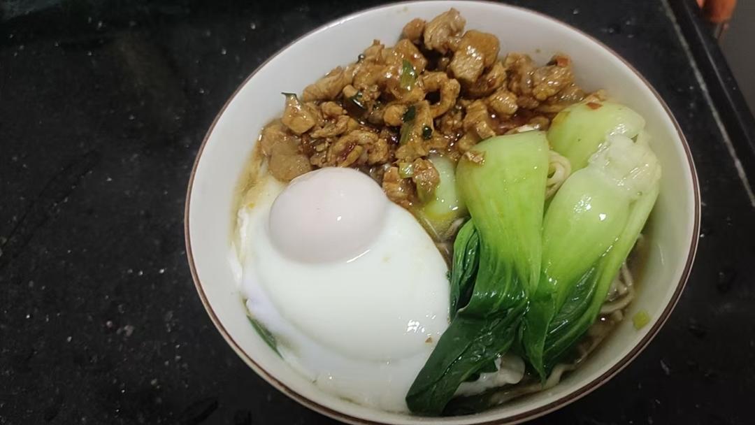 【小高姐】手擀肉臊面  手工做出口感劲道的擀面条