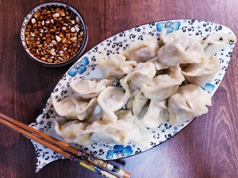 鲜掉眉毛的 三鲜水饺~