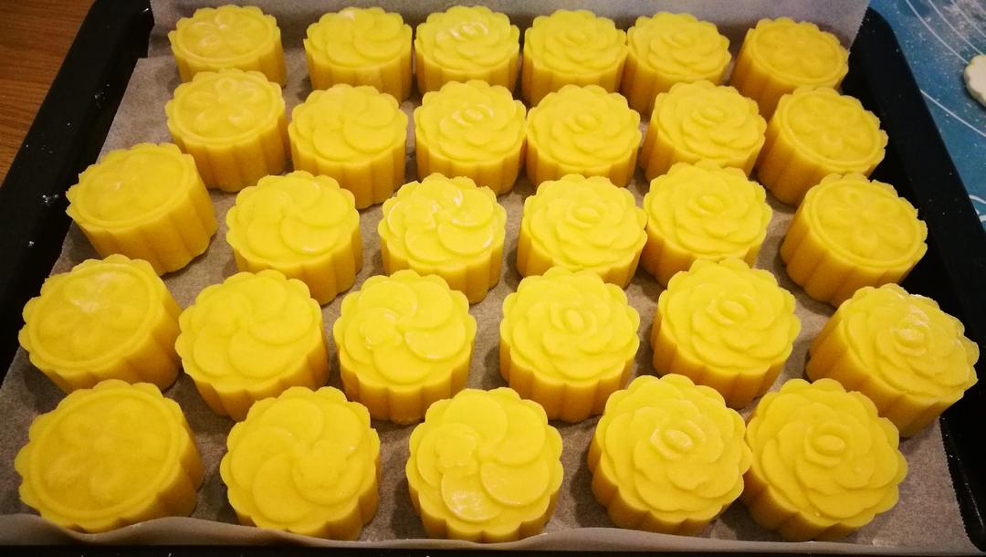 超详细图解版--流心奶黄月饼