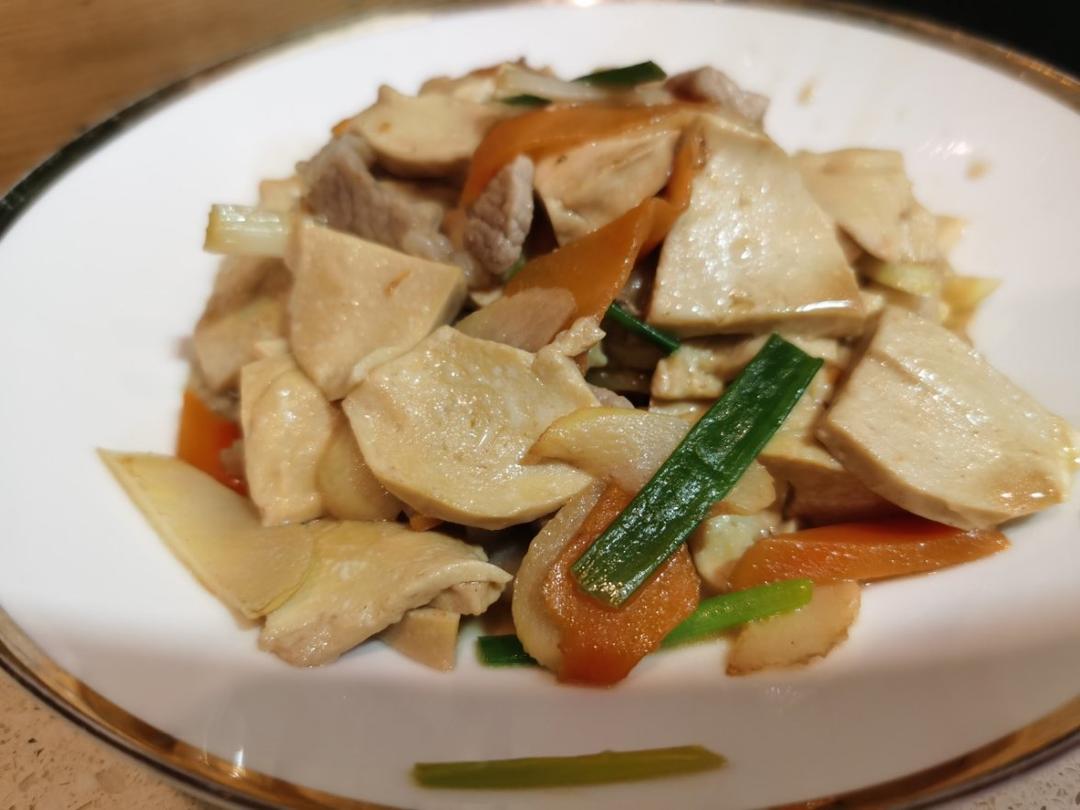 家常小炒~洋葱🌰素鸡
