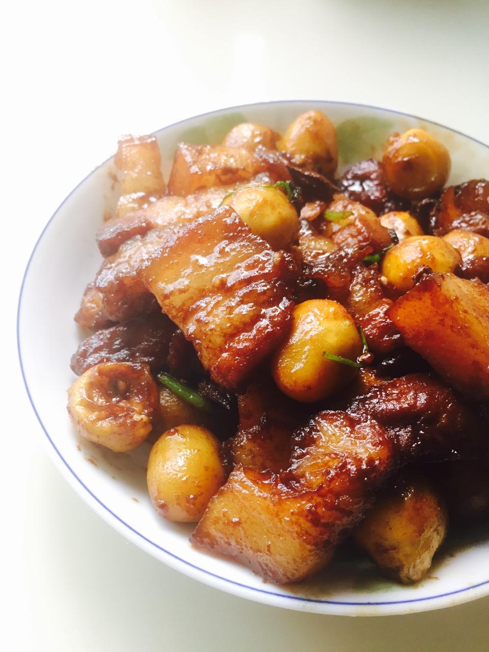 加了鹌鹑蛋后，这盘红烧肉，美味的逆天啦——鹌鹑蛋烧肉（孔瑶食谱）