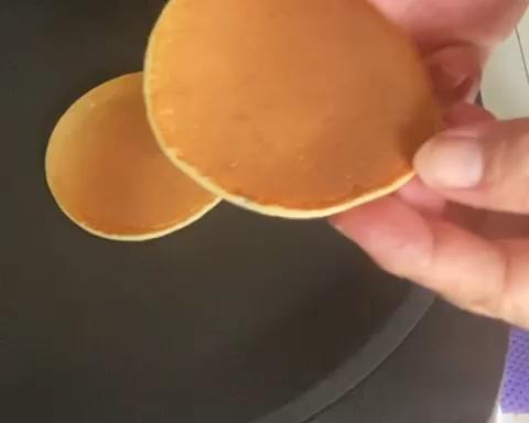 一个香蕉   两个鸡蛋  这么做全家老少都爱吃 软糯香甜的香蕉鸡蛋饼  附细节视频的做法 步骤7