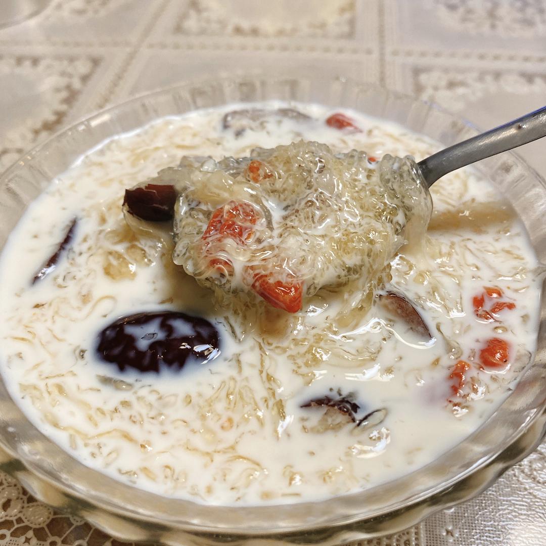 红枣牛奶炖燕窝