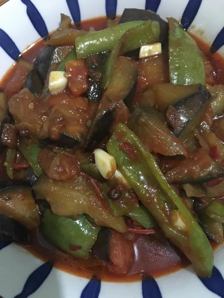 5分钟快手下饭菜#番茄炒茄子🍅番茄家族