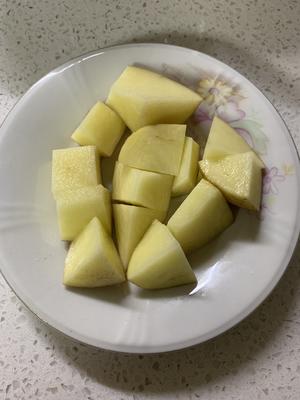 东北家常土豆炖芸豆的做法 步骤3