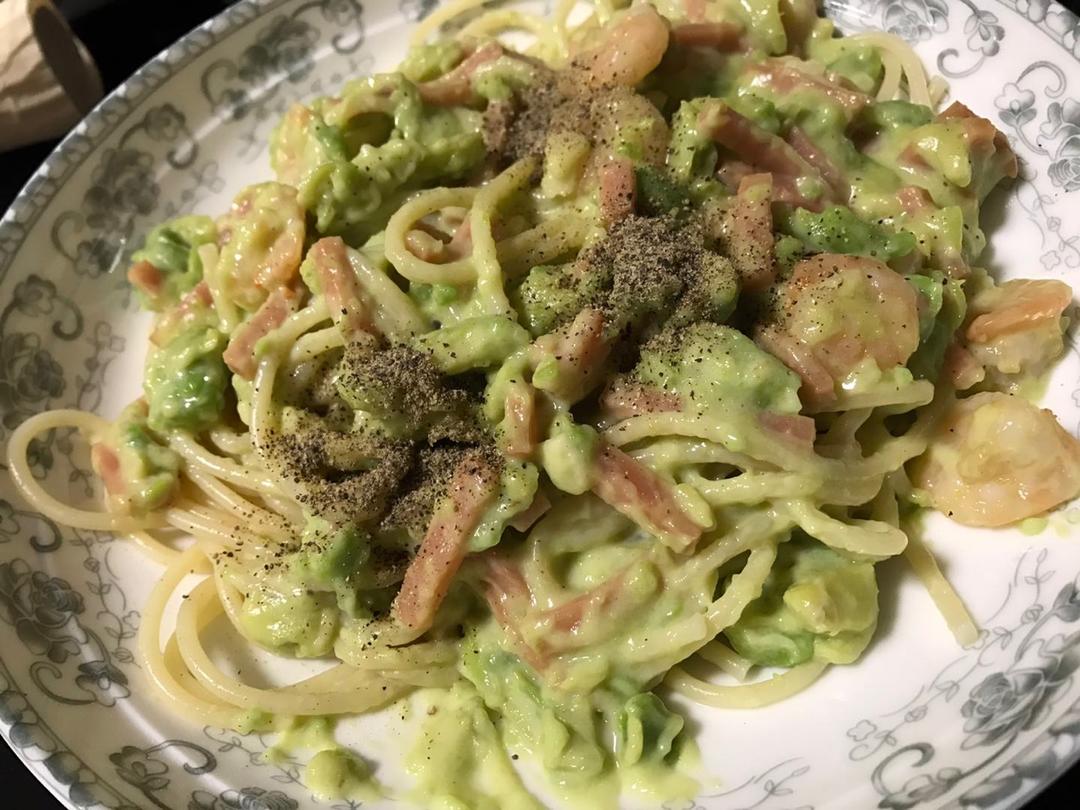 小清新牛油果火腿意面