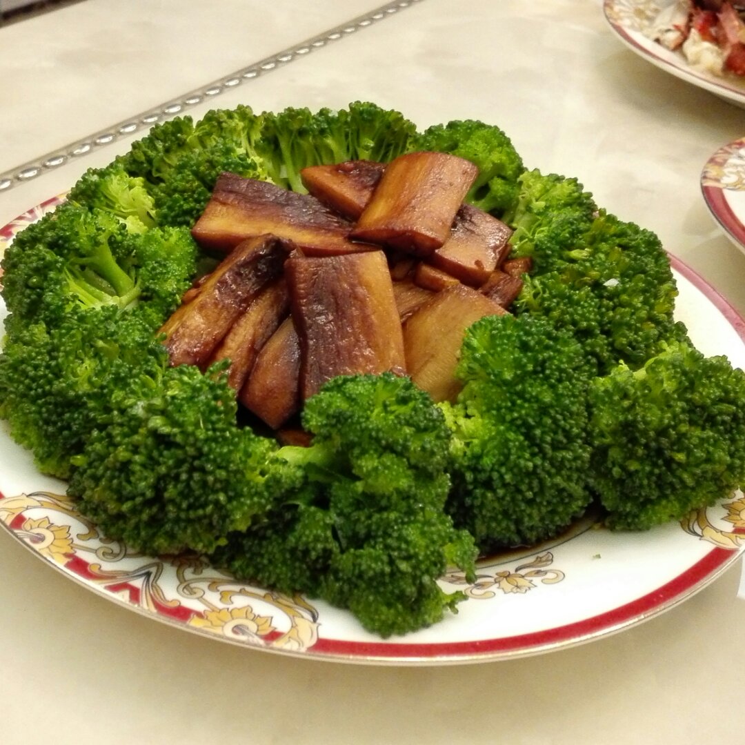 杏鲍菇扣西兰花