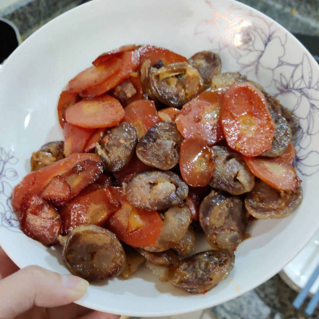 超下饭的简单家常菜—胡萝卜炒香肠