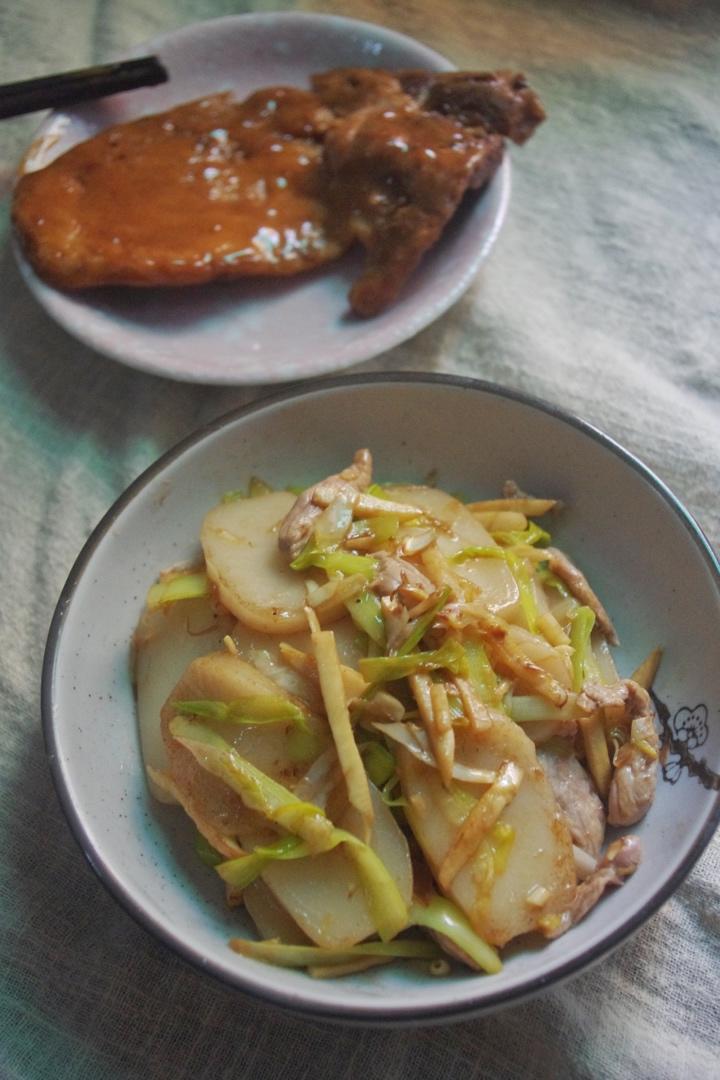 韭黄肉丝冬笋炒年糕